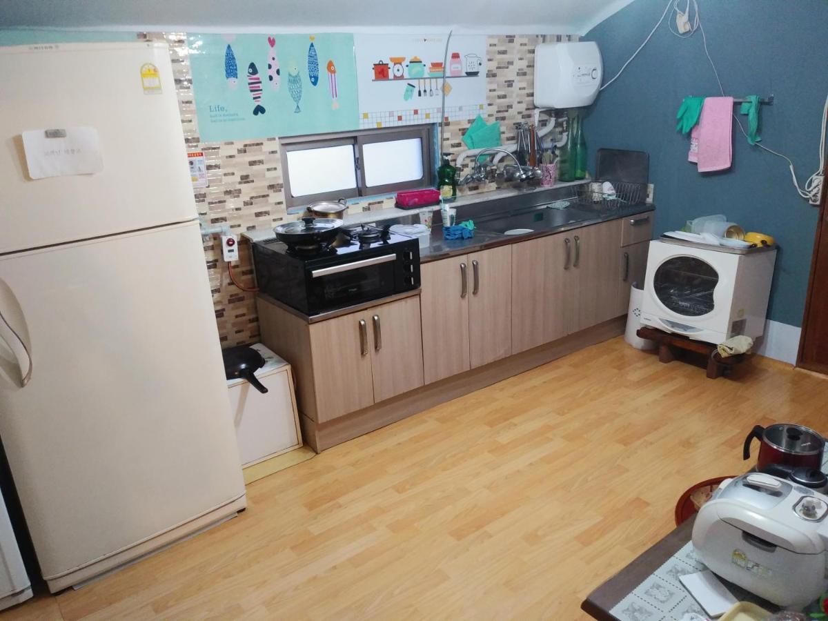 Uwha Minbak Villa Yeosu Exteriör bild